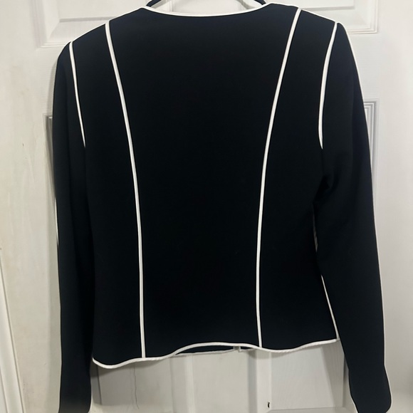 Calvin Klein Black and White Blazer with Elegant Design - Picture 5 of 5